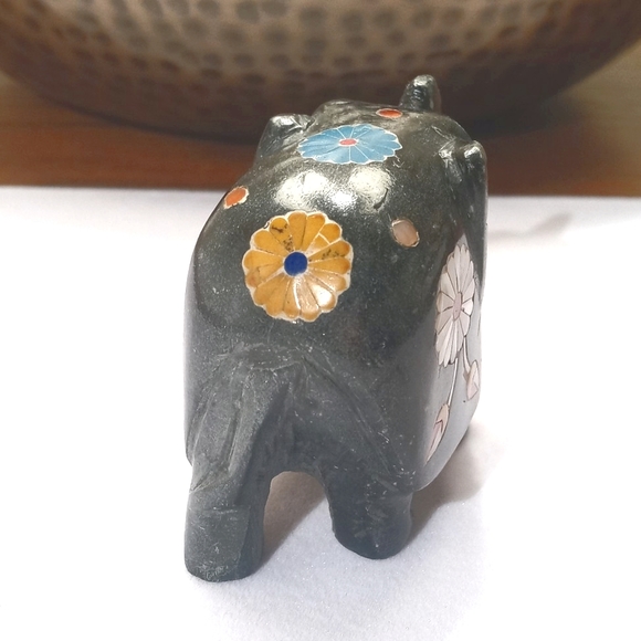 Beautiful Stone Elephant Figurine from India - Picture 4 of 10